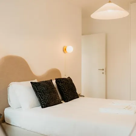 Mary Pink - No 2b - Charming Two-bedroom Apartman