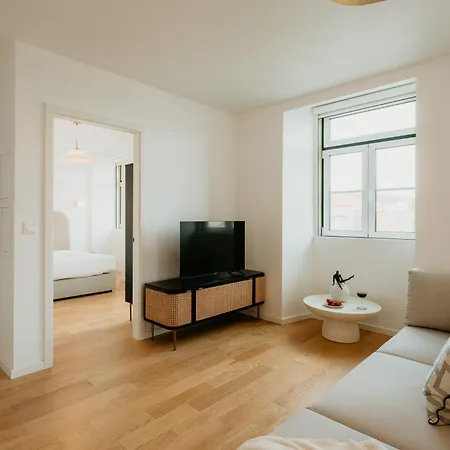 Mary Pink - No 2b - Charming Two-bedroom * Lisbon
