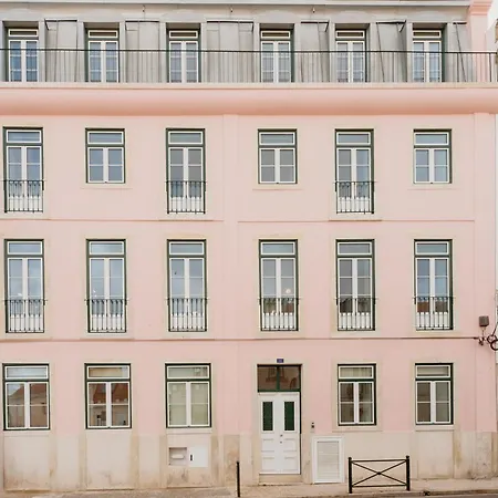 Mary Pink - No 2b - Charming Two-bedroom Lisbon