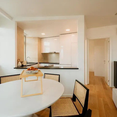 Mary Pink - No 2b - Charming Two-bedroom * Lisbon