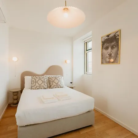 Mary Pink - No 2b - Charming Two-bedroom * Lisbon