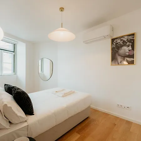 Mary Pink - No 2b - Charming Two-bedroom Apartment Lisbon