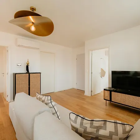 Mary Pink - No 2b - Charming Two-bedroom * Lisbon